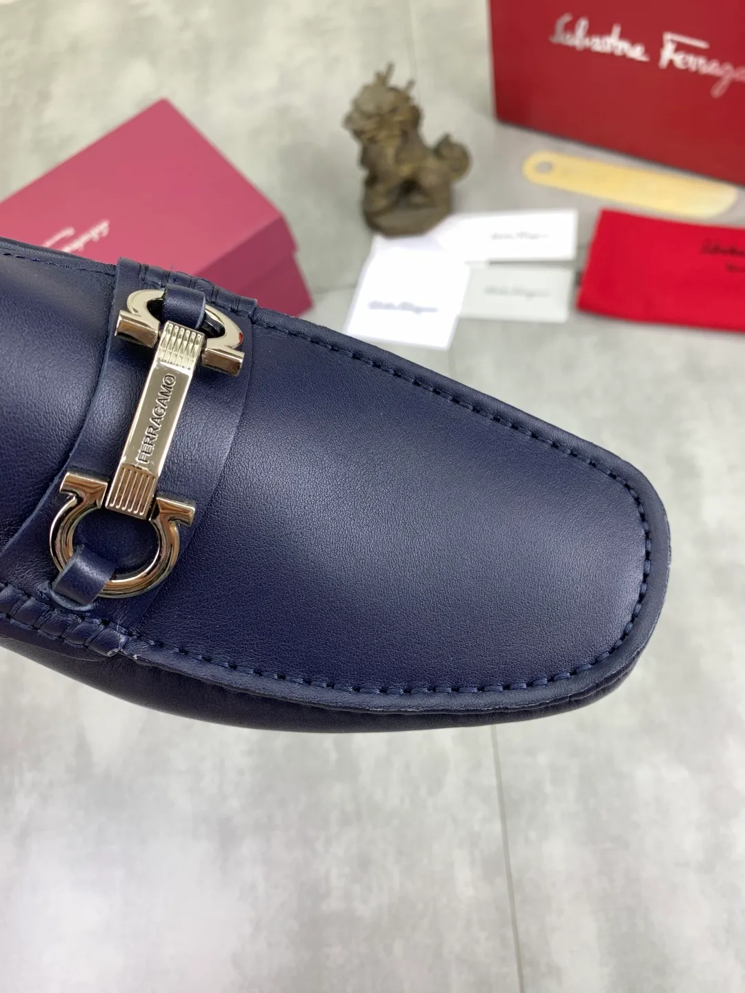 Men's shoes 💰P542 New model, high quality [Ferragamo/Ferragamo] Latest lazy slip-on shoes Original imported calfskin, imported cowhide lining + original luxury metal buckle + original combination outsole Comparison without pressure Code number: 38-45